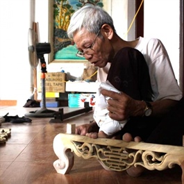 Busy high season at Thuong Mao Carpentry Village