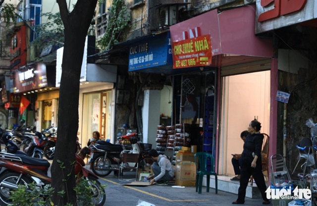 Hue Street in Hai Ba Trung District, Hanoi, known as an ideal site for business activities, is now seeing many spaces remain unoccupied.