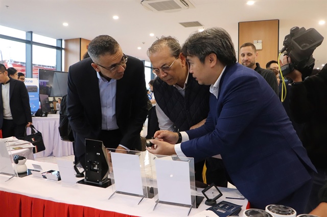 Deputy Prime Minister Nguyen Hoa Binh (R) inspects ICT1 building at Da Nang Software Park No. 2 in Hai Chau District, Da Nang City, central Vietnam, January 16, 2025. Photo: Thanh Nguyen / Tuoi Tre