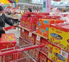 Hanoi retail outlets open to keep prices stable during Tet