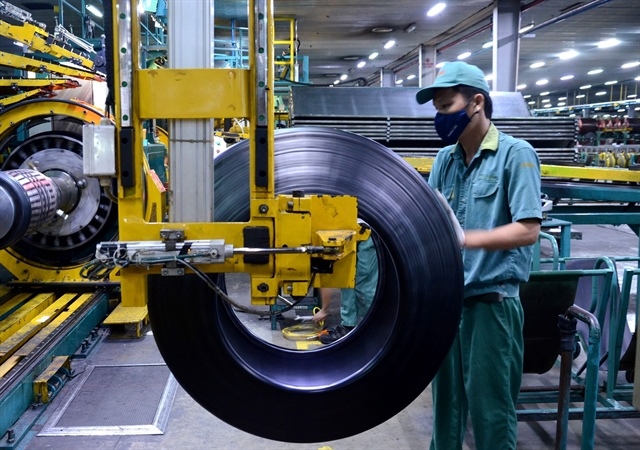 Việt Nam's manufacturing PMI slips into contraction in January