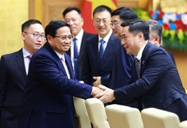 PM asks Chinese firms to leverage Việt Nam as production hub