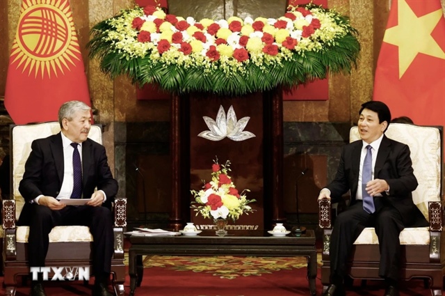 Vietnamese State President Luong Cuong (R) holds discussions with Kyrgyz Prime Minister Adylbek Kasymaliev, Hanoi, March 6, 2025. Photo: Vietnam News Agency