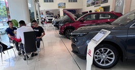 Xe lai bất ngờ tăng tốc