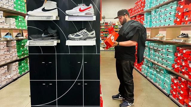 Nike, Adidas và hơn 70 thương hiệu giày Mỹ gửi thư khẩn tới ông Trump, mong được miễn thuế | Vietstock