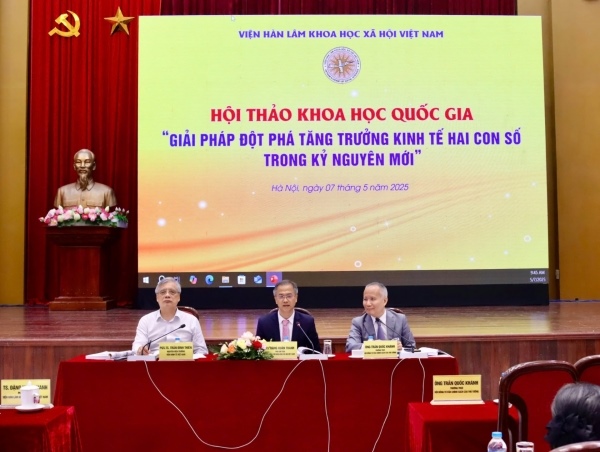 Experts propose strategies to maintain Vietnam's growth trajectory