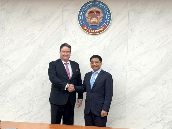 Minister of Finance meets with US Ambassador to boost cooperation