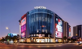 VN-Index rises above 1,315 points on strong gains from Vingroup stocks