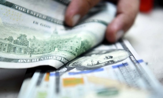 Đồng USD lao dốc sau khi Tổng thống Mỹ cảnh báo áp thuế với Liên minh châu Âu