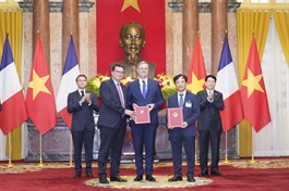 Airbus, CNES, and VAST strengthen space cooperation during French president’s visit to VN