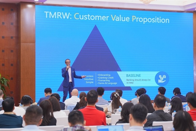Dennis Khoo, former head of TMRW Digital Group, UOB shared the Agile approach in banking digitalisation. Photo: Bich Thuy