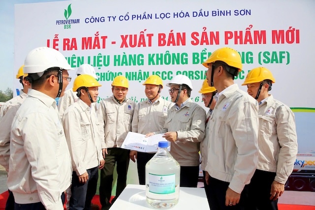 BSR xuất bán lô sản phẩm mới Nhiên liệu hàng không bền vững (SAF) | Vietstock