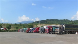 Goods trade via Lào Cai border gates surges to $240 million in May