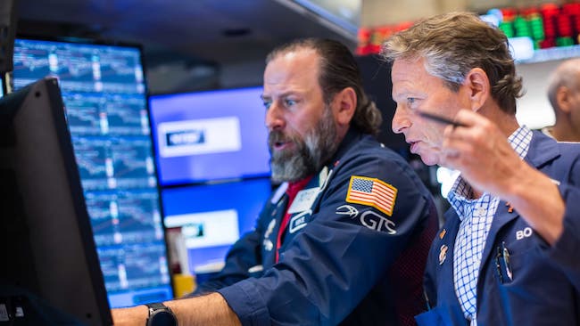 Dow Jones lao dốc gần 800 điểm sau các cuộc tấn công giữa Israel và Iran