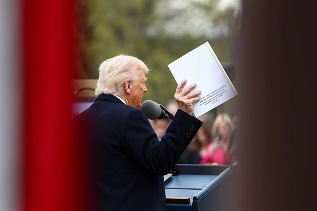 Phải chăng ông Trump đang "đuổi" nhà đầu tư và đe dọa vị thế thống trị của USD?