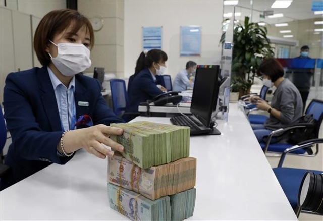 Bank deposits reach record high despite low interest rates