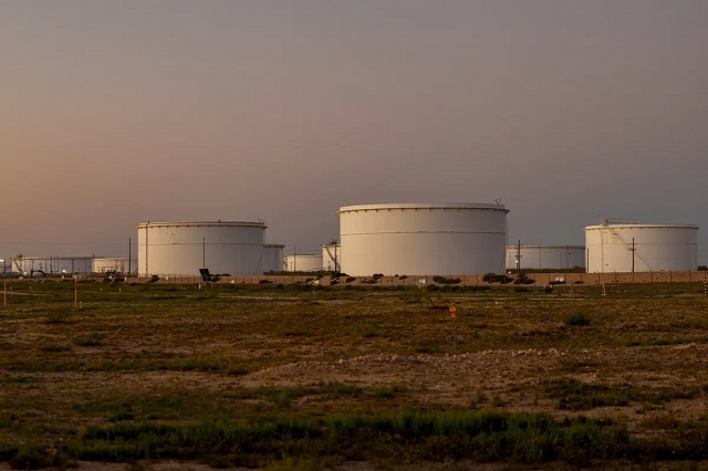Dầu tăng vọt 3%, Dow Jones tương lai nhuốm sắc đỏ sau khi Mỹ tấn công Iran