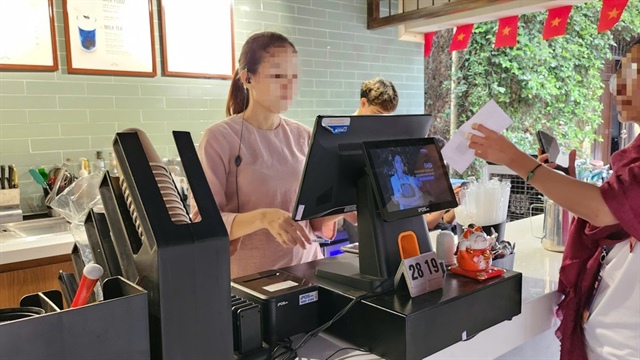 Chủ một quán cà phê tại quận Nam Từ Liêm (Hà Nội) cho rằng tính thuế trên doanh thu không phản ánh đúng bản chất kinh doanh. Ảnh: MINH TRÚC