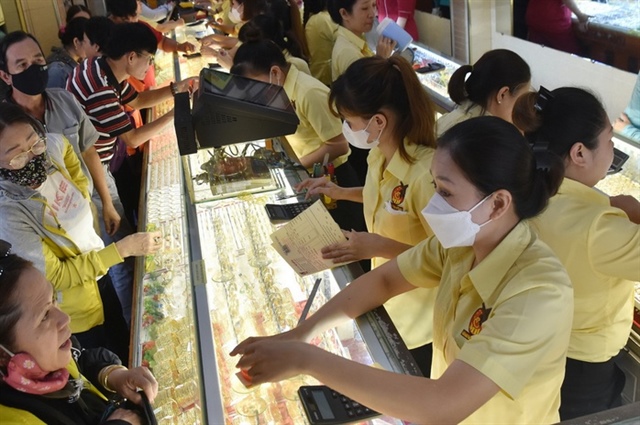 Cuối ngày 24-6, giá vàng bất ngờ rớt thẳng đứng- Ảnh 2.
