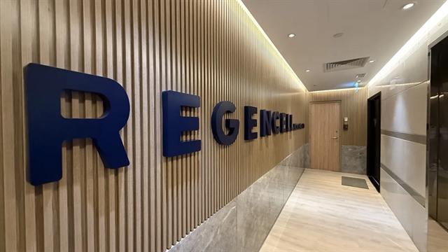 Bí ẩn về cổ phiếu y học tăng sốc 82,000% rồi đổ đèo, CEO có lúc giàu hơn cả Lý Gia Thành