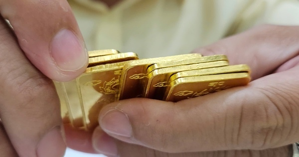 Vàng liên tục giảm giá, kim loại quý đã hết hấp dẫn?