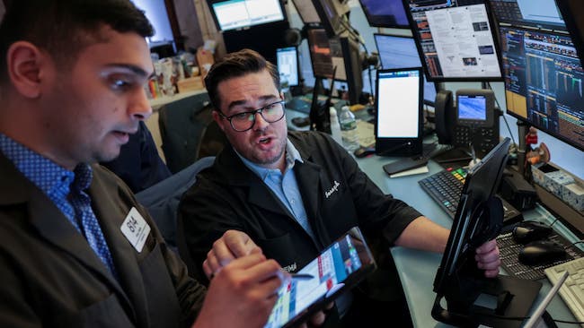 S&P 500 tiếp tục lập kỷ lục mới, tăng gần 5% trong tháng 6