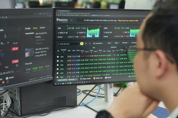 Stock market buoyed by upbeat earnings forecasts
