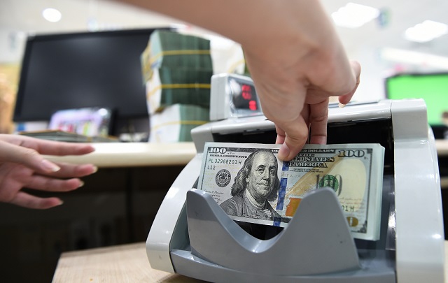 Giá USD tăng kịch trần