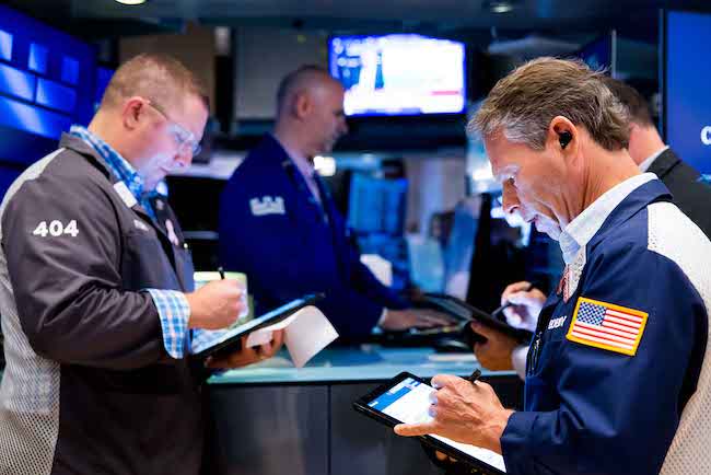 S&P 500 và Nasdaq lập kỷ lục mới sau báo cáo việc làm của Mỹ