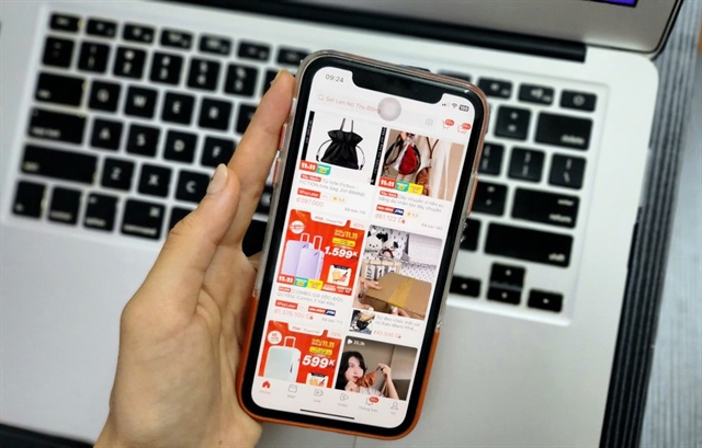Thương mại điện tử đã là một xu thế tất yếu, vì thế, cần nghiên cứu cắt giảm thủ tục hành chính của hoạt động này và đẩy mạnh sang hậu kiểm. Ảnh: MINH TRÚC