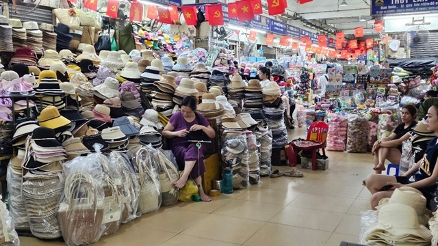 Nhiều hộ kinh doanh cho biết áp lực vì triển khai hóa đơn điện tử, 63% cho biết sẽ giảm quy mô hoạt động. Ảnh: MINH TRÚC