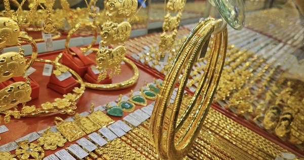 Mua bán vàng từ 20 triệu đồng trong ngày phải chuyển khoản