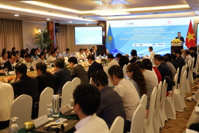 HCM City, Astana promote cooperation on international financial centre development