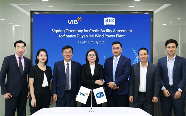 VIB funds REE’s wind power project to accelerate green energy transition in Vĩnh Long