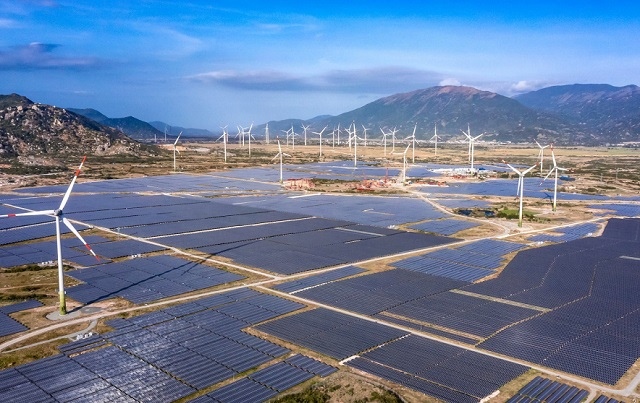 Thủ tướng chỉ đạo khẩn trương tháo gỡ khó khăn cho các dự án điện năng lượng tái tạo | Vietstock