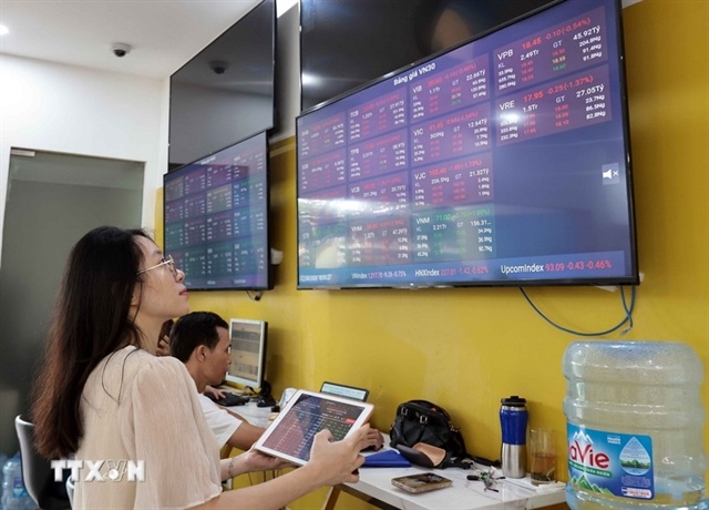 Corporate bond market surges, with banks in the lead