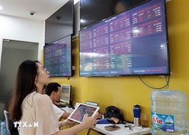 Corporate bond market surges, with banks in the lead
