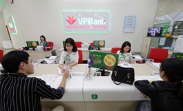 Market kicks off week on high note as VN-Index hits historic peak