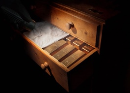 Vàng thế giới lùi bước khi Fed giữ nguyên lãi suất