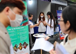 Delaying pay rises fuels staff turnover and disengagement: survey