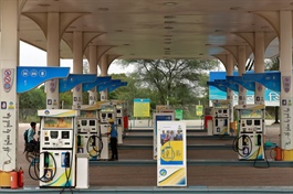 Các công ty quốc doanh Ấn Độ "quay lưng" với dầu Nga sau cảnh báo từ ông Trump