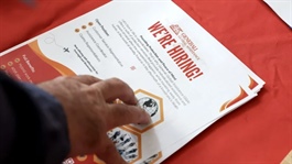 Mỹ chỉ tạo thêm 73,000 việc làm, số liệu tháng trước cũng giảm