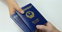 Bị hoãn xuất cảnh vì bỗng dưng là người đại diện pháp luật cho một công ty