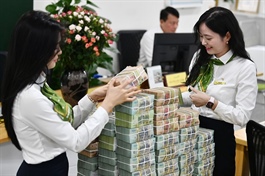 Nhiều ngân hàng cam kết giữ ổn định lãi suất tiền gửi và giảm lãi suất cho vay