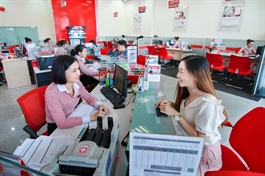 Blue chips extend market rally as VN-Index surpasses 1,570 points