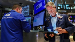 Dow Jones giảm hơn 200 điểm