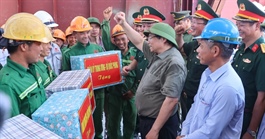 Thủ tướng kiểm tra tiến độ cầu Phong Châu, chỉ đạo triển khai tuyến cao tốc mới tại Phú Thọ