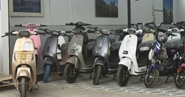 Chi phí mua xe, trạm sạc là lo ngại của tài xế, người dân khi chuyển sang xe điện