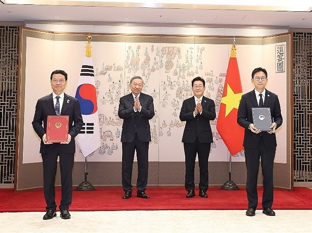 Party General Secretary To Lam and South Korean President Lee Jae Myung witnessed the MoU signing. Photo: MST