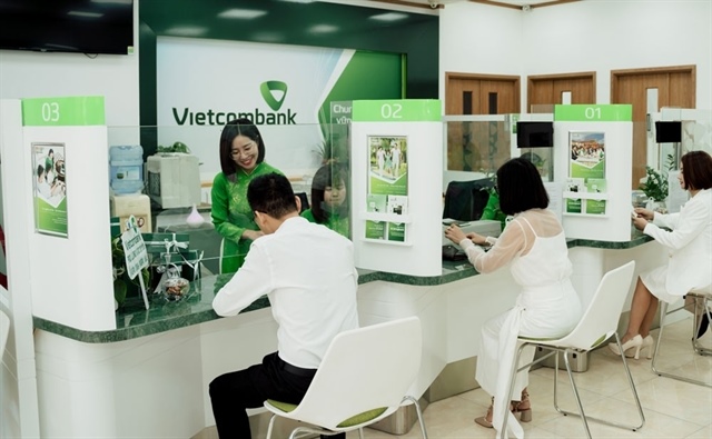 Bank stocks lift VN-Index above 1,640 points